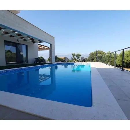Dasy With Heated Pool