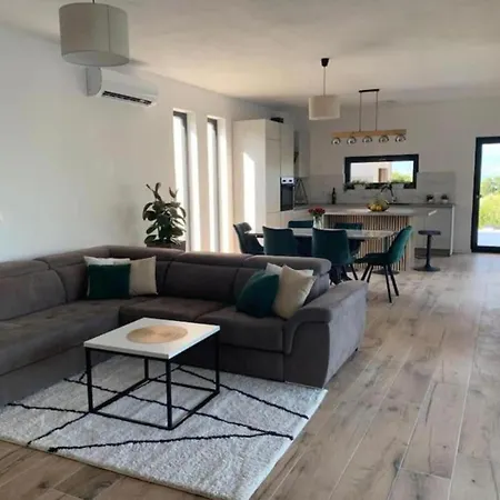 Dasy With Heated Pool Villa Podgradina (Posedarje)