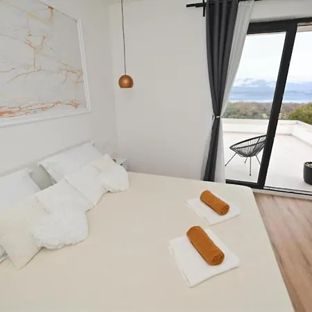 Dasy With Heated Pool Villa