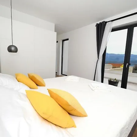 Dasy With Heated Pool Villa